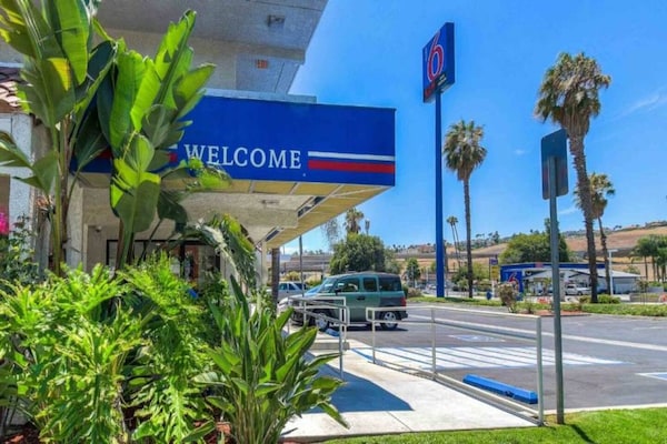 Foto van 1 tweepersoonsbed (Queensize) | Los Angeles - Vakantiehuis in Pomona CA - ExteriorSummer