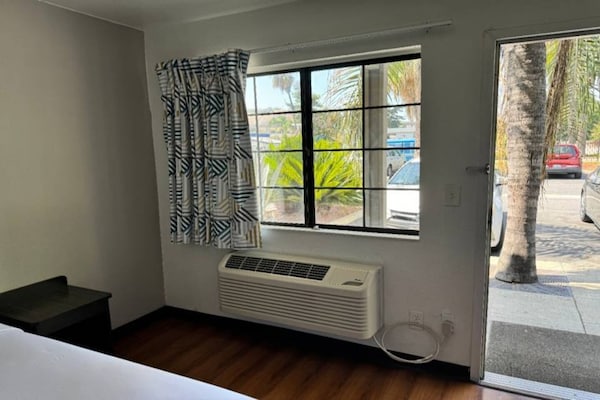 Foto van 1 tweepersoonsbed (Queensize) | Los Angeles - Vakantiehuis in Pomona CA - Facilities