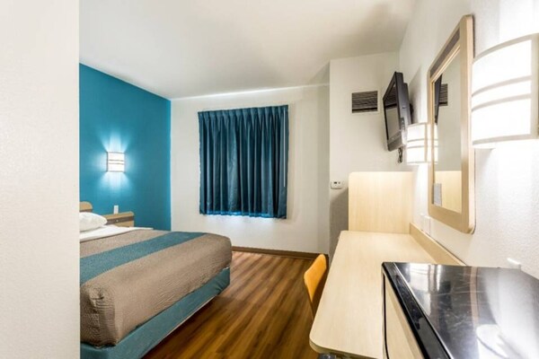 Foto van 1 Queensize Bed | Mobiliteit Toegankelijke Bad Ns - Vakantiehuis in Roswell - Facilities