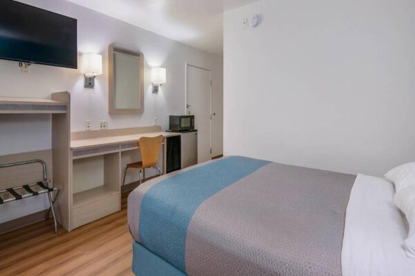Foto van 1 Queensize Bed | Roken - Vakantiehuis in Roswell - BedRoom