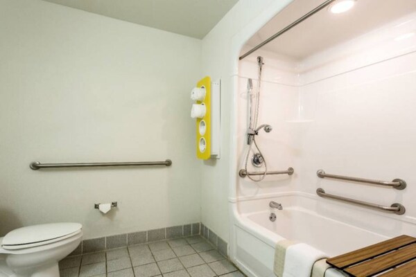 Foto van 1 Queensize Bed | Roken - Vakantiehuis in Roswell - Facilities