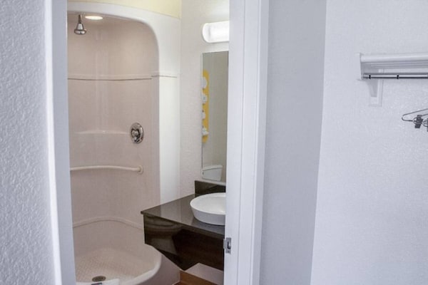 Foto van 1 tweepersoonsbed (queensize) | Minikoelkast - Vakantiehuis in Ukiah - BedRoom