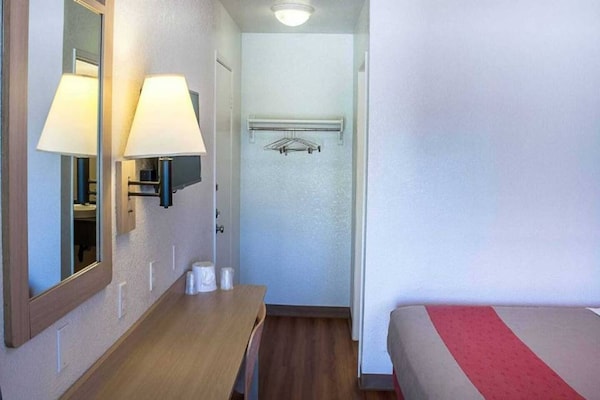 Foto van ADA-compatibel tweepersoonsbed | Bad - Vakantiehuis in Ukiah - BedRoom