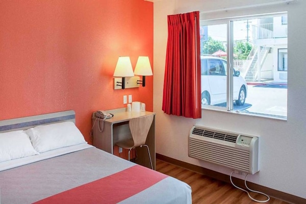 Foto van ADA-compatibel tweepersoonsbed | Bad - Vakantiehuis in Ukiah - BedRoom