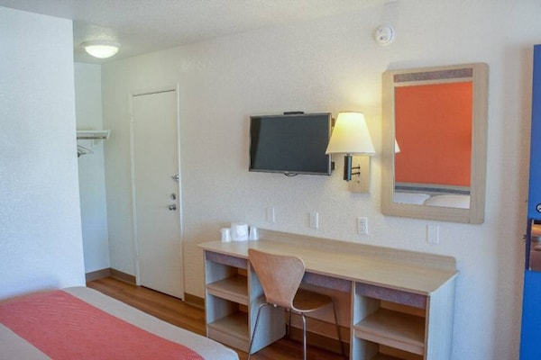 Foto van ADA-compatibel tweepersoonsbed | Bad - Vakantiehuis in Ukiah - BedRoom