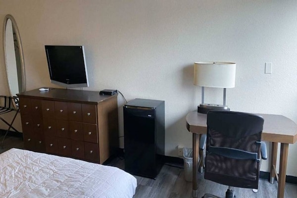 Foto van 1 kingsize bed | Roken toegestaan - Vakantiehuis in Rochester NY - BedRoom