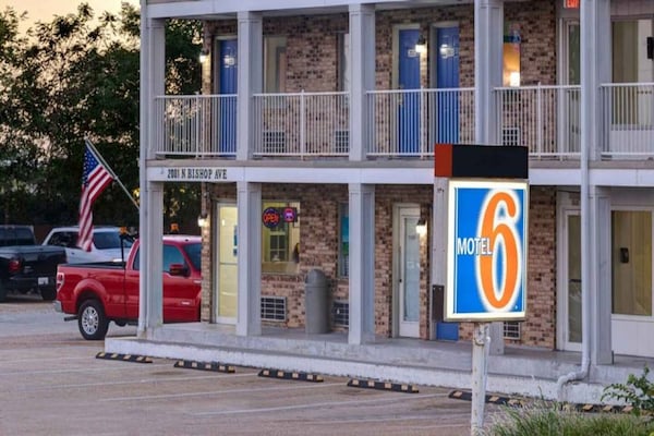Foto van 1 kingsize bed | Nsmk, koelkast - Vakantiehuis in Rolla - ExteriorSummer