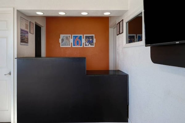 Foto van 1 kingsize bed | Nsmk, koelkast - Vakantiehuis in Rolla - FloorPlan