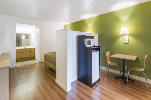 Foto van 1 tweepersoonsbed (queensize) | Roken mogelijk - Vakantiehuis in HEMET - BedRoom