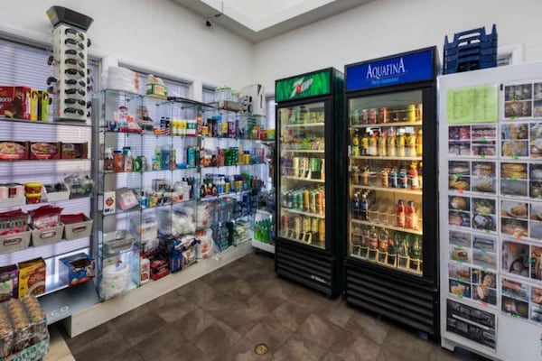 Foto van 1 tweepersoonsbed (queensize) | Rookvrij - Vakantiehuis in HEMET - Facilities