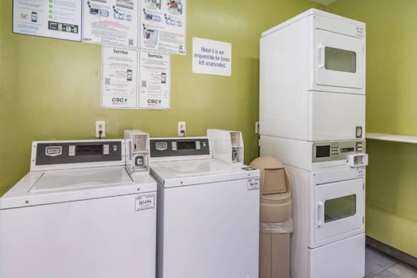 Foto van 1 tweepersoonsbed (queensize) | Rookvrij - Vakantiehuis in HEMET - Facilities