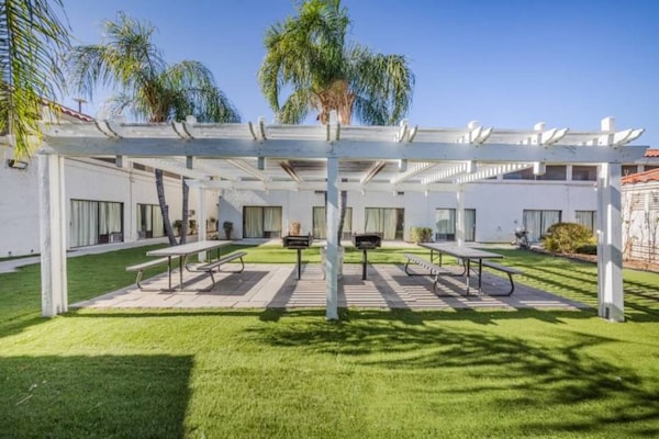 Foto van 1 tweepersoonsbed (queensize) | Rookvrij - Vakantiehuis in HEMET - Facilities