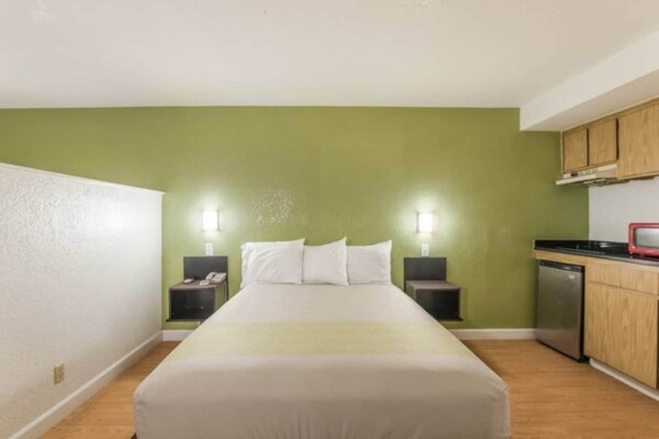 Foto van 1 tweepersoonsbed (queensize) | Rookvrij - Vakantiehuis in HEMET - BedRoom