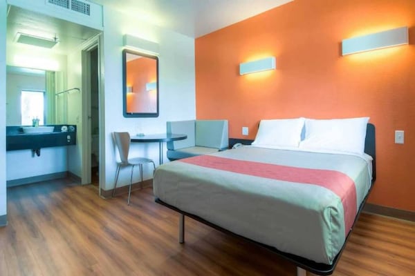 Foto van 1 tweepersoonsbed (queensize) | Roken toegestaan, Minikoelkast - BedRoom