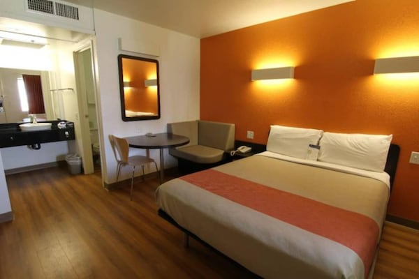 Foto van 1 tweepersoonsbed (queensize) | Minikoelkast - Vakantiehuis in Palm Springs - Facilities