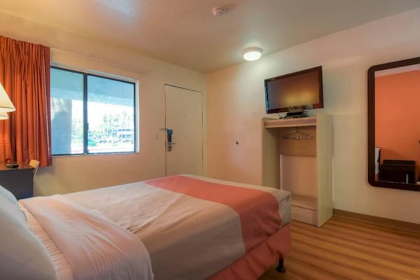 Foto van 1 tweepersoonsbed (queensize) | Minikoelkast - Vakantiehuis in Palm Springs - Facilities