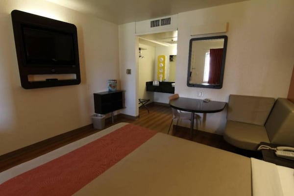 Foto van 1 tweepersoonsbed (queensize) | Minikoelkast - Vakantiehuis in Palm Springs - Facilities