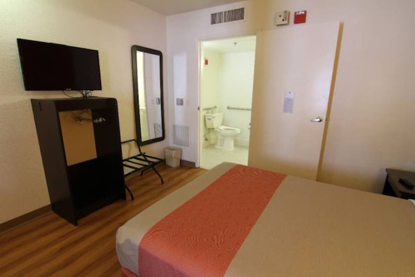 Foto van 1 tweepersoonsbed (queensize) | Minikoelkast - Vakantiehuis in Palm Springs - Facilities