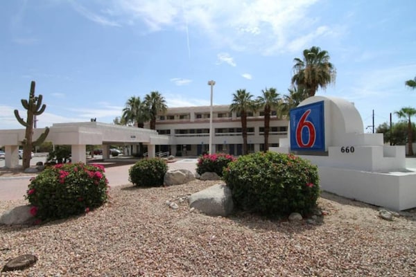 Foto van 1 tweepersoonsbed (queensize) | Minikoelkast - Vakantiehuis in Palm Springs - Facilities