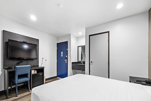 Foto van 1 tweepersoonsbed (Queensize) | Nsmk, minikoelkast - BedRoom