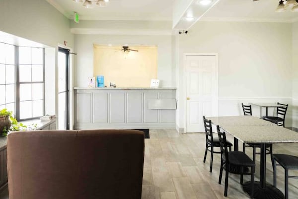 Foto van 1 kingsize bed Roken toegestaan,koelkast aanwezig - Vakantiehuis in Nacogdoches - FloorPlan