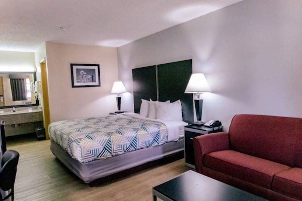 Foto van 1 kingsize bed | Rookvrij, koelkast - Vakantiehuis in Nacogdoches - Facilities