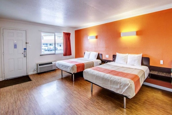 Foto van 1 kingsize bed | Rookvrij, koelkast - Vakantiehuis in MANTECA - BedRoom