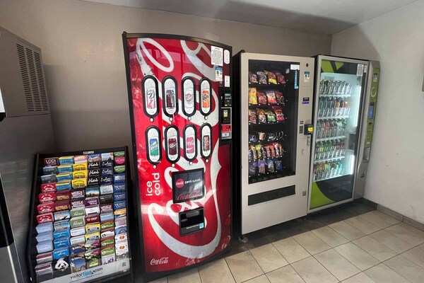 Foto van 1 Queensize Bed | Ns | Micfridge - Vakantiehuis in San Jose CA - Facilities