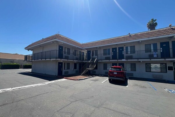 Foto van 1 Volledig Bed | Mob Accc Ri Shwr Ns Micridge - Vakantiehuis in San Jose CA - ExteriorSummer