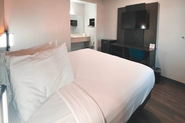 Foto van 1 kingsize bed | Rookvrij, Keuken - Vakantiehuis in West Sacramento - Facilities