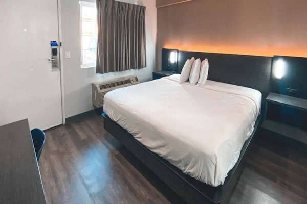 Foto van 1 kingsize bed | Rookvrij, Keuken - Vakantiehuis in West Sacramento - Facilities