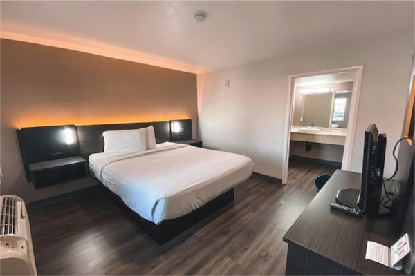 Foto van 1 kingsize bed | Rookvrij, Keuken - Vakantiehuis in West Sacramento - Facilities