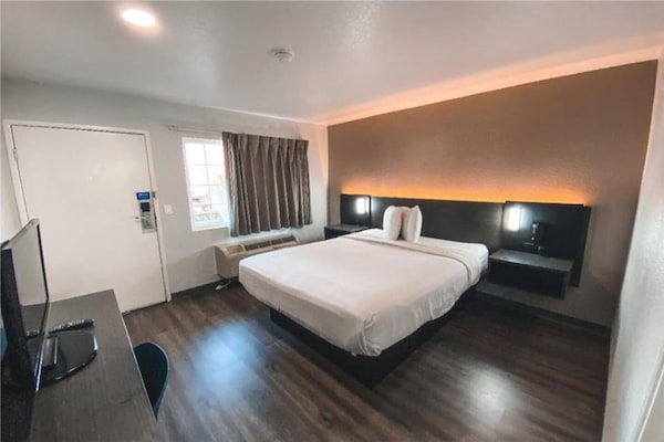 Foto van 1 kingsize bed | Rookvrij, Keuken - Vakantiehuis in West Sacramento - Facilities