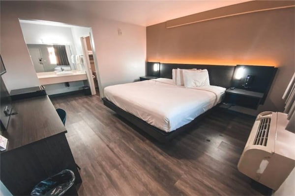 Foto van 1 kingsize bed | Rookvrij, Keuken - Vakantiehuis in West Sacramento - Facilities