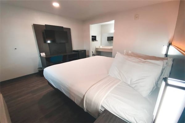 Foto van 1 kingsize bed | Rookvrij, Keuken - Vakantiehuis in West Sacramento - Facilities