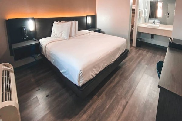 Foto van 1 kingsize bed | Rookvrij, Keuken - Vakantiehuis in West Sacramento - Facilities