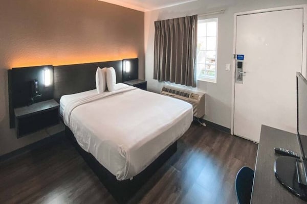 Foto van 1 kingsize bed | Rookvrij, Keuken - Vakantiehuis in West Sacramento - Facilities