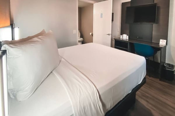 Foto van 1 kingsize bed | Rookvrij, Keuken - Vakantiehuis in West Sacramento - Facilities