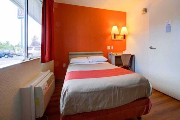 Foto van 1 tweepersoonsbed (Queensize) | Koelkast - Vakantiehuis in Seattle - BedRoom