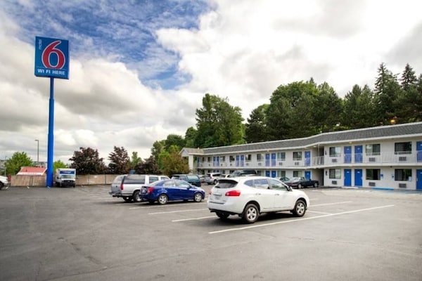 Foto van 1 tweepersoonsbed (Queensize) | Koelkast - Vakantiehuis in Seattle - Facilities