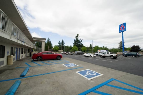 Foto van 1 tweepersoonsbed (Queensize) | Koelkast - Vakantiehuis in Seattle - ExteriorSummer