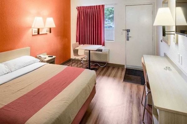 Foto van 1 tweepersoonsbed | Rookvrij - Vakantiehuis in Everett - BedRoom
