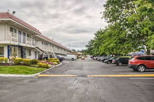 Foto van 1 tweepersoonsbed (Queensize) | Koelkast - Vakantiehuis in Everett - Facilities