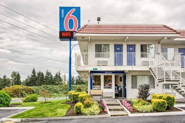 Foto van 1 tweepersoonsbed (queensize) | Rookvrij - Vakantiehuis in Everett - ExteriorSummer
