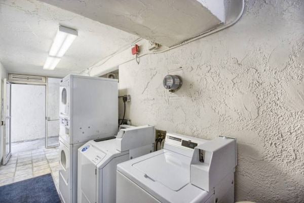 Foto van 1 tweepersoonsbed | Douche conform ADA/RI-normen - Vakantiehuis in Everett - Facilities