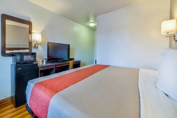 Foto van 1 Queensize Bed | Ada/ri -douche - Vakantiehuis in Santa Rosa NM - BedRoom