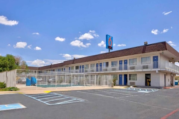 Foto van 1 Queensize Bed | Ada/ri -douche - Vakantiehuis in Santa Rosa NM - ExteriorSummer