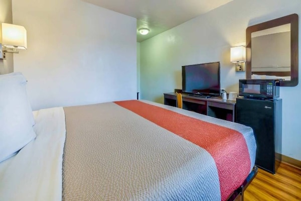 Foto van 1 Queensize Bed | Ada/ri -douche - Vakantiehuis in Santa Rosa NM - BedRoom