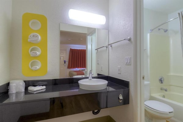 Foto van 1 kingsize bed | Rookvrij - Vakantiehuis in Las Vegas NV - BathRoom