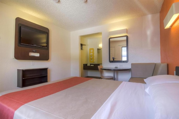 Foto van 1 kingsize bed | Rookvrij - Vakantiehuis in Las Vegas NV - BedRoom